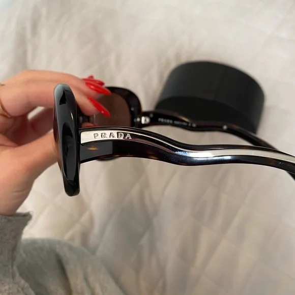 Prada sunglasses - Picture 2 of 4